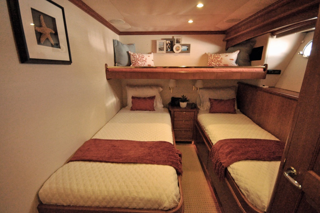 Motor yacht REFLECTIONS - Twin Cabin.JPG
