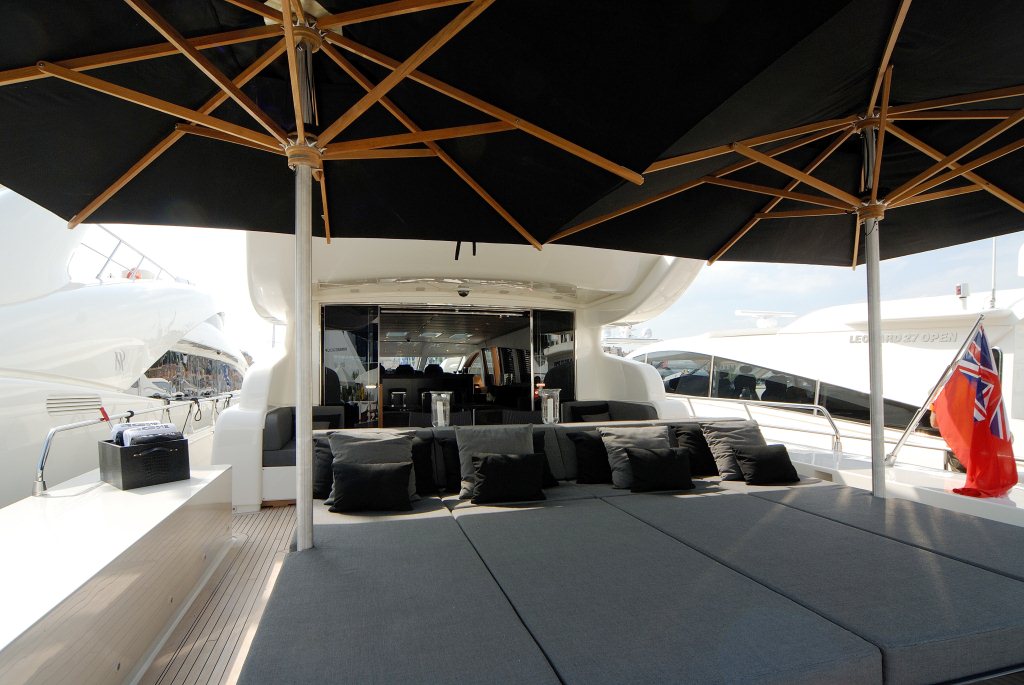 Motor yacht RG 512 -  Aft Deck Sunbeds.jpg