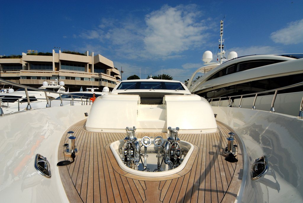 Motor yacht RG 512 -  Bow.jpg