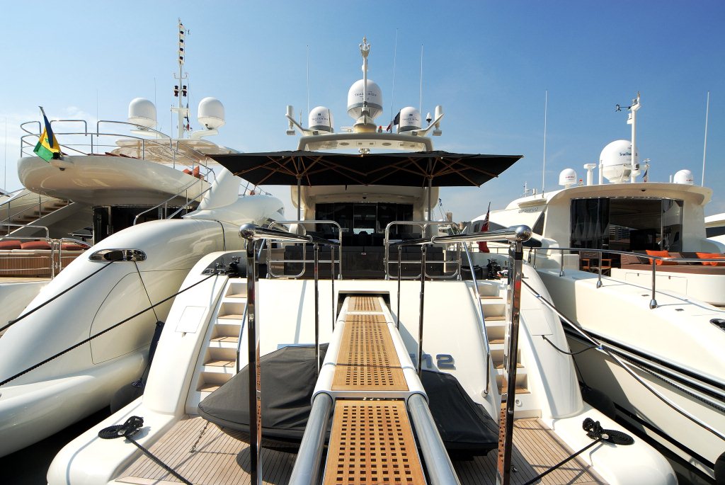Motor yacht RG 512 -  Passerelle and Swim Platform.jpg