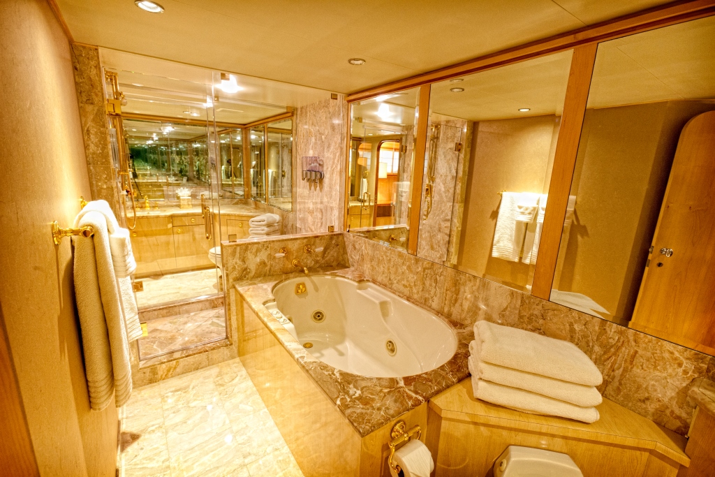 Motor yacht SALACIA - Master Ensuite.jpg