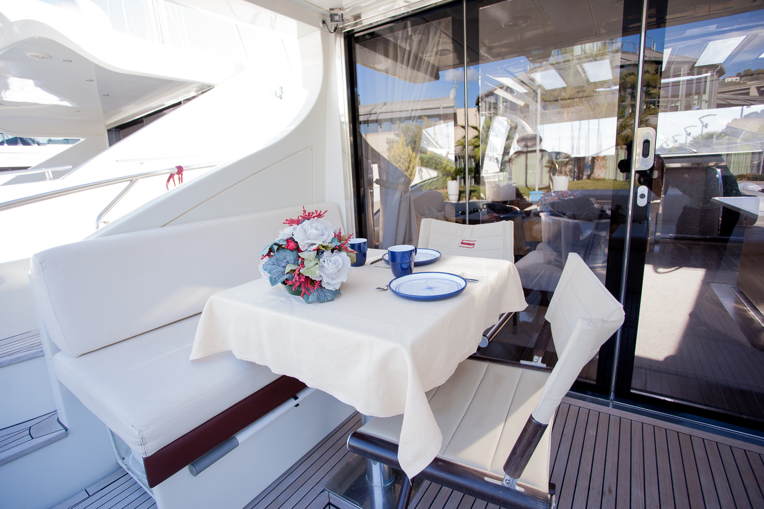 Motor yacht SAPORE DI SALE - Aft Dekc Dining.jpg