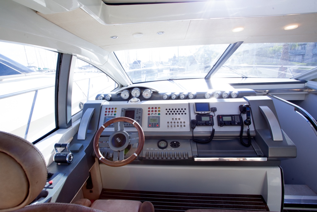 Motor yacht SAPORE DI SALE - Helm.jpg