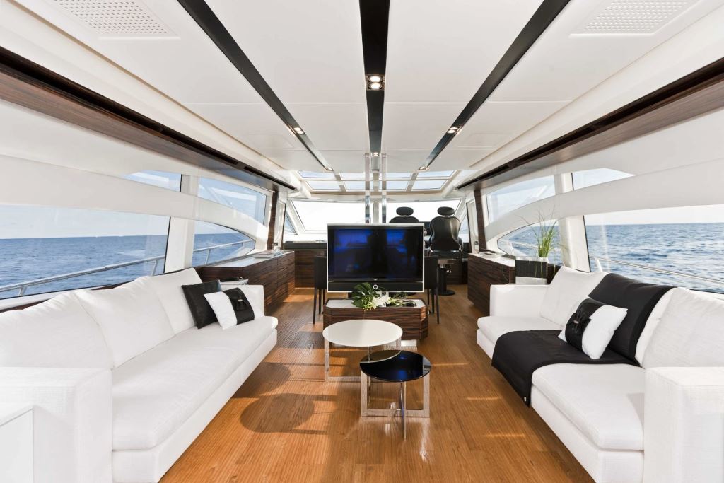 Motor yacht SCUDERIA -  Main Salon.jpg