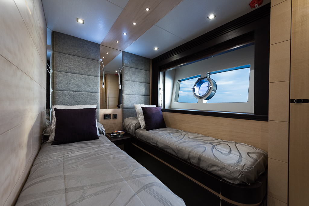 Motor yacht SEAWATER - Twin cabin.jpg