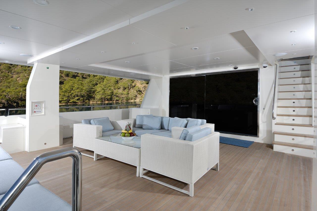 Motor yacht SERENITAS - Aft deck.jpg