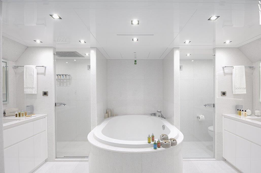 Motor yacht SERENITAS - Master ensuite.jpg