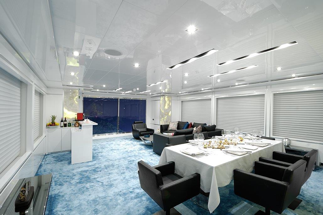 Motor yacht SERENITAS - Saloon.jpg