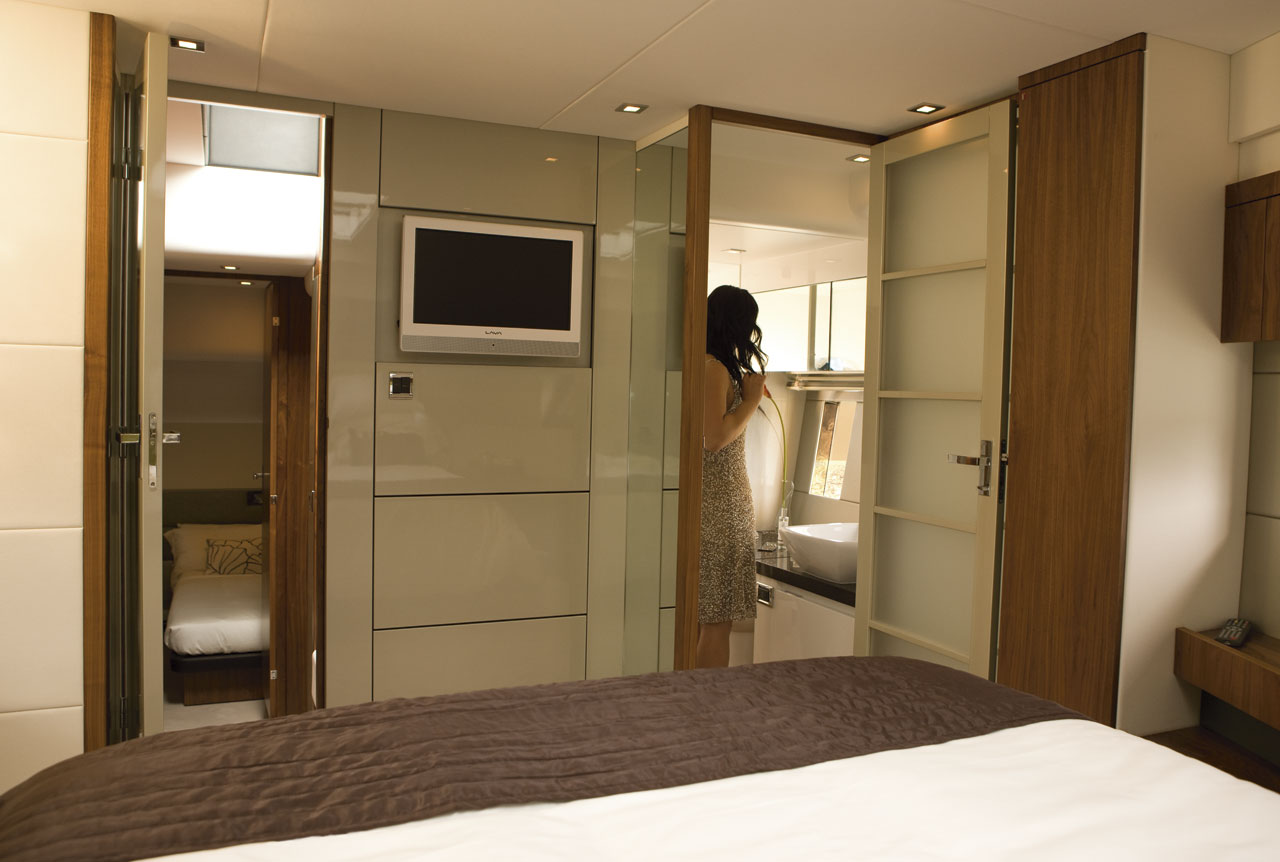 Motor yacht SERENITY - Guest Cabin 2.jpg