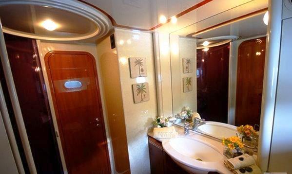Motor yacht SPLENDIDO -  Bathroom.jpg