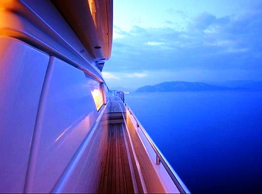 Motor yacht SPLENDIDO -  Side Deck.jpg