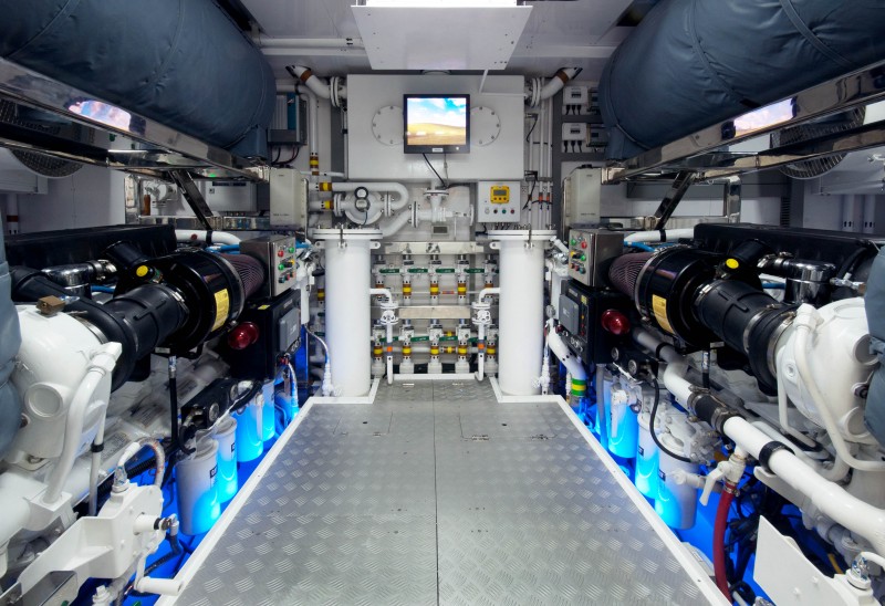 Motor yacht Star engine room.jpg