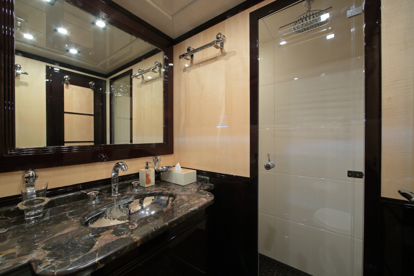 Motor yacht VERA - VIP Ensuite.jpg