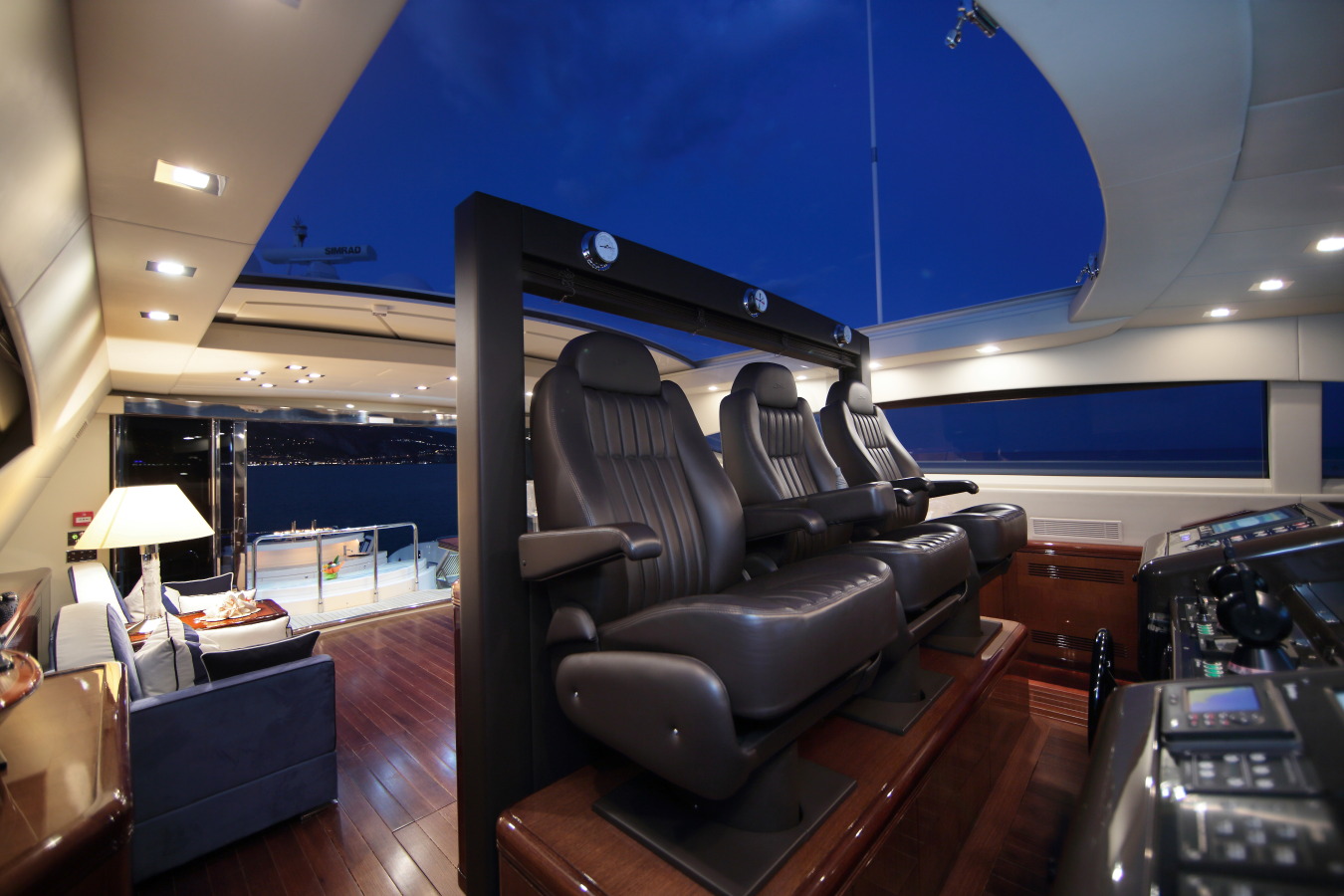 Motor yacht VERA - Wheelouse.jpg
