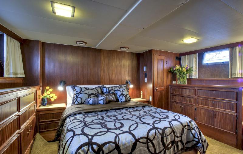 Motor yacht VIAGGIO -  Master Cabin.jpg