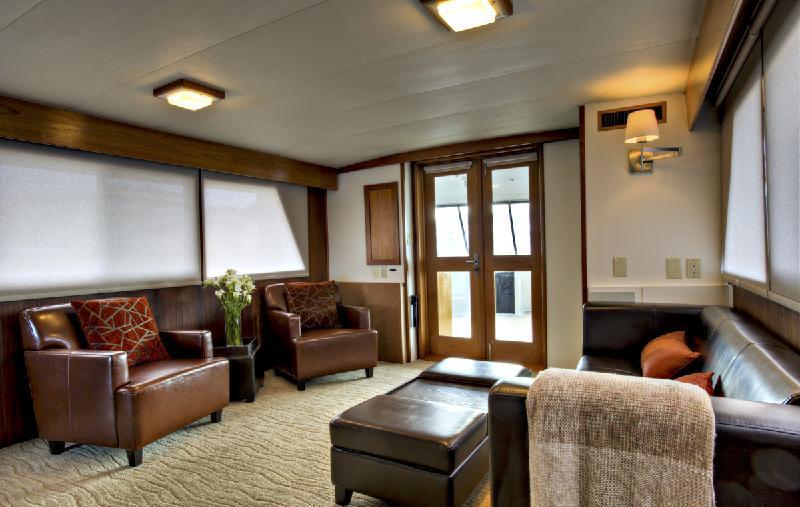 Motor yacht VIAGGIO -  Salon 2.jpg