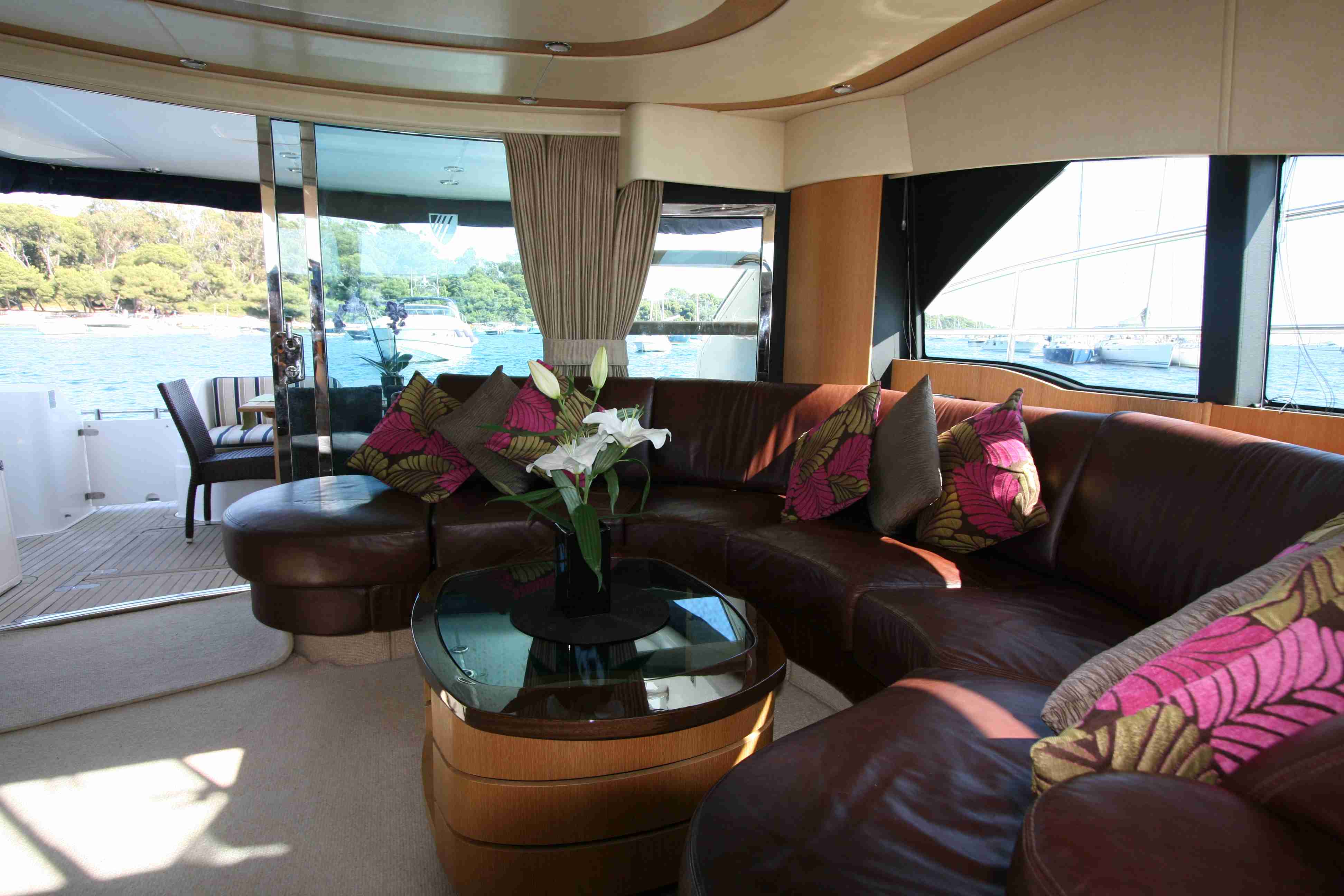 Motor yacht WAVE -  Salon.jpg