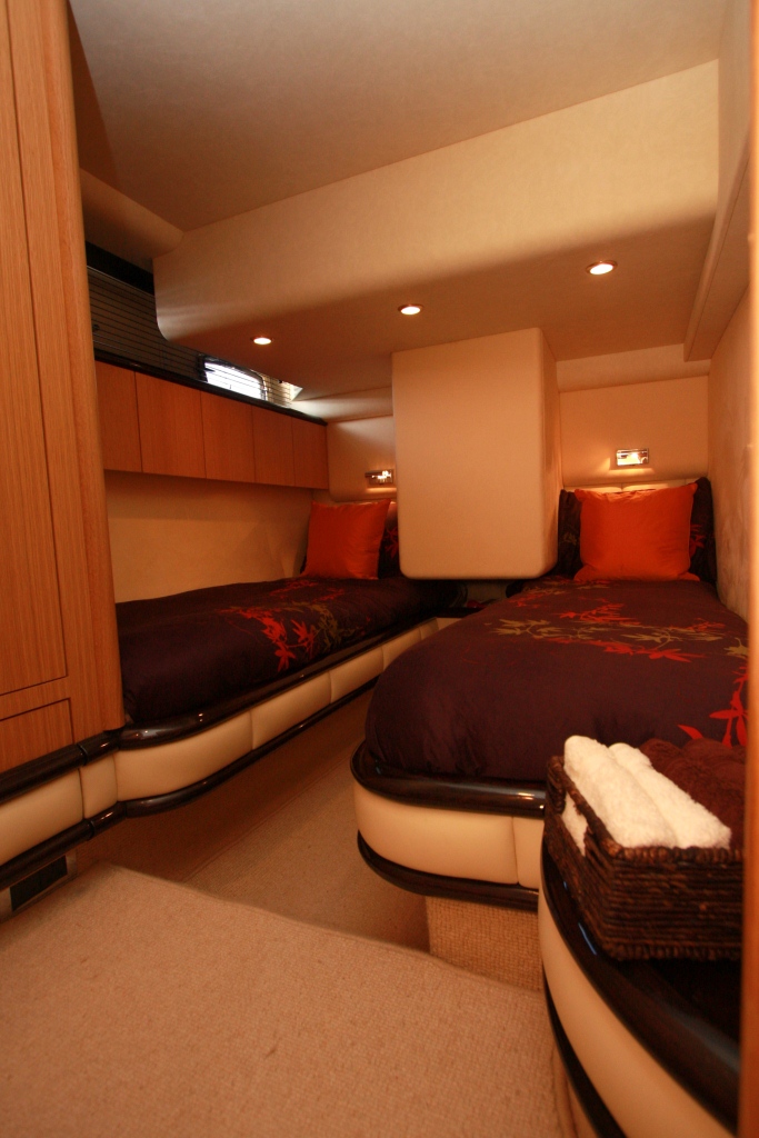 Motor yacht WAVE -  Twin Cabin.JPG