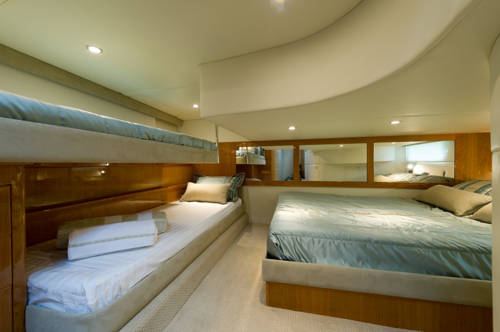 Motor yacht uSHAKA -  Guest Cabin 2.jpg