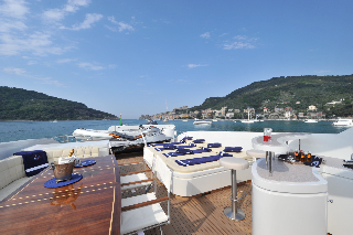 Mrs WHITE - Sundeck 2.jpg