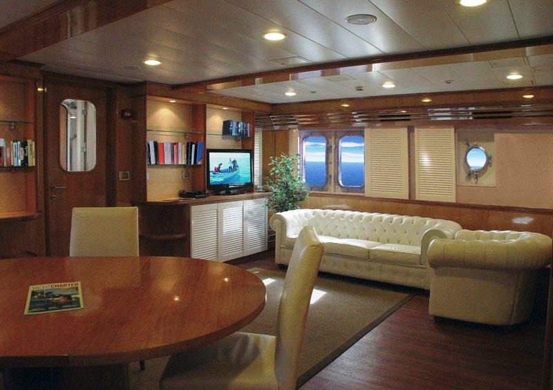 NAVE BARBARA -  Salon.jpg