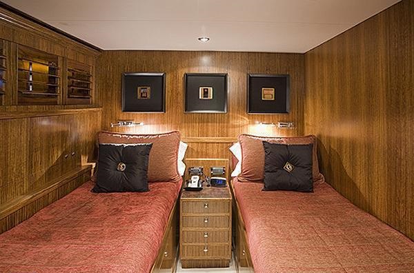 NEVER QUIT - Guest twin cabin.jpg