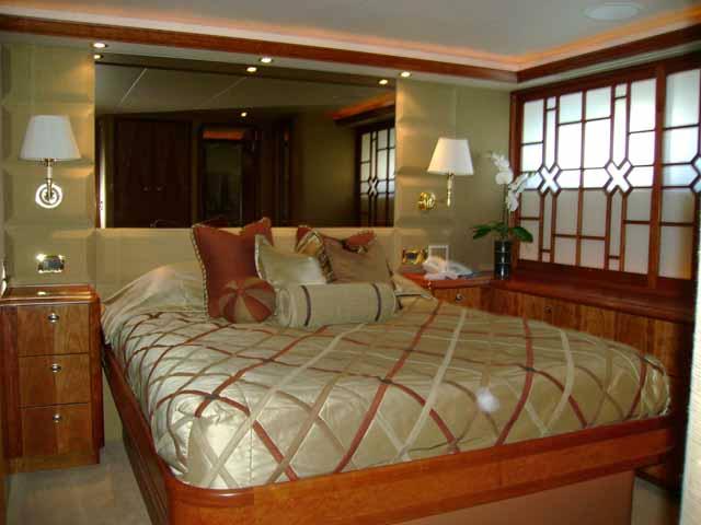 NEW MOON II - Guest Cabin.jpg