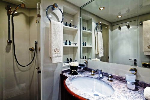 Noni -  Bathroom.jpg