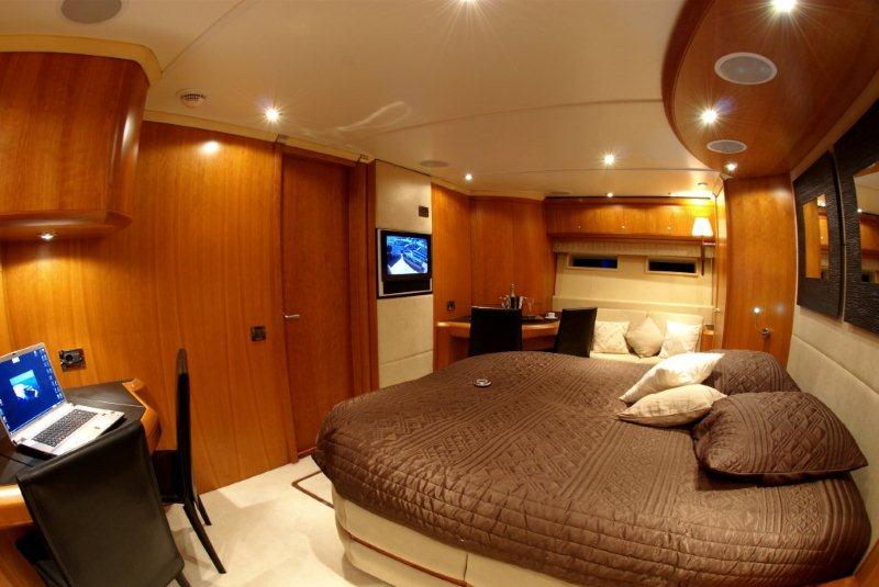 ORACLE STAR -  Master Cabin.jpg
