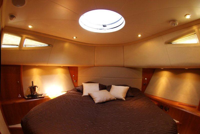 ORACLE STAR -  VIP Cabin.jpg