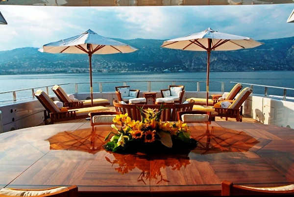 Oasis - The Aft Sundeck.jpg