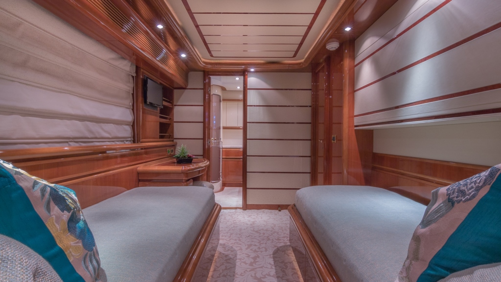 PARADISE - Twin cabin 2.jpg