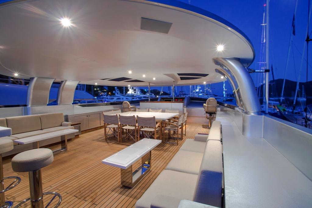 POLLY - Sundeck view forward.jpg