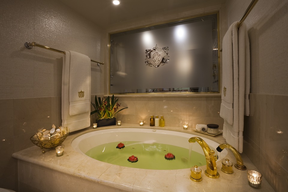 Penny Mae - jacuzzi.jpg