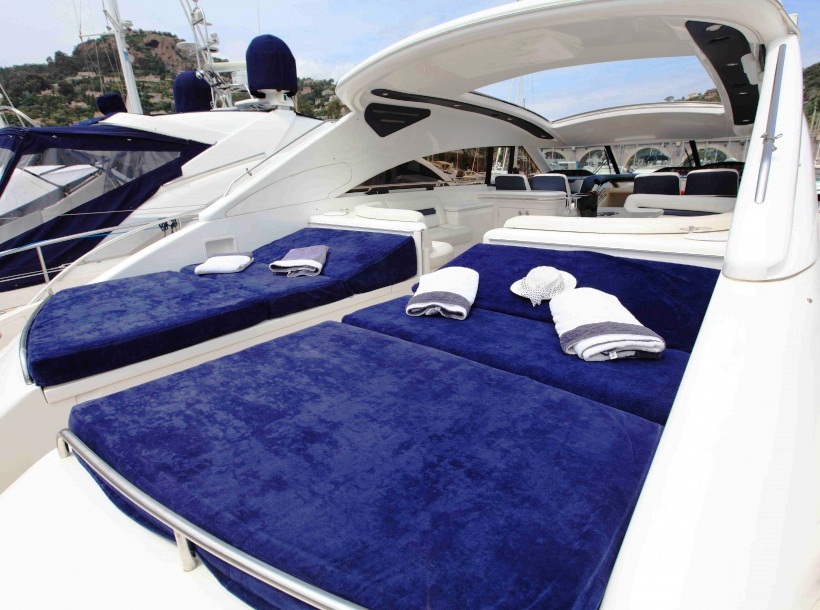 Princess Yacht PURA VIDA -  Sunpads.jpg