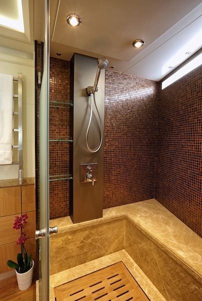 Quaranta yacht - Master ensuite shower.jpeg