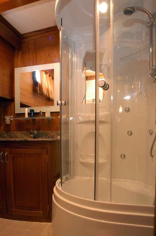 Queen of Karia Yacht - Bathroom.jpg