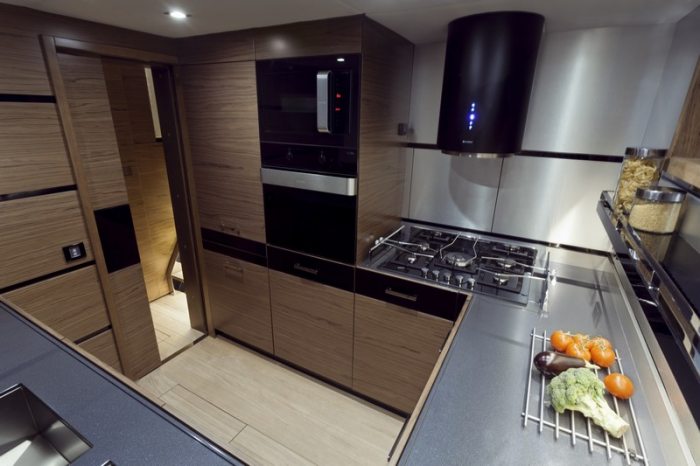 ROLEENO - Galley 2.jpg
