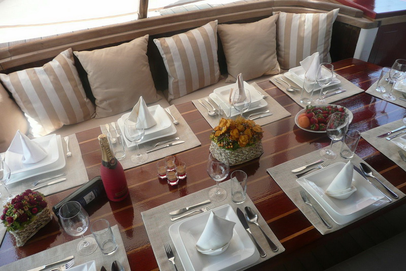 ROMANCA - Alfresco dining.jpg