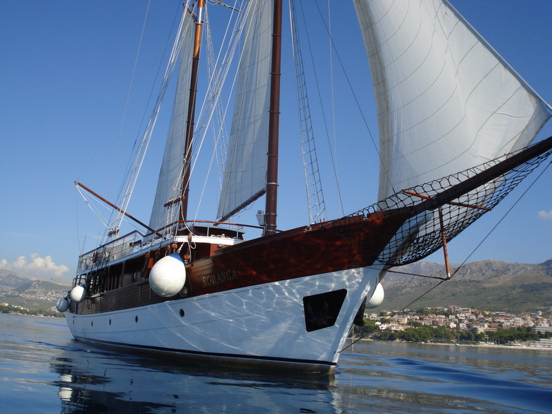 ROMANCA - Bow.jpg