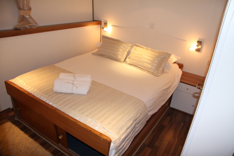 ROMANCA - Guest cabin 2.jpg
