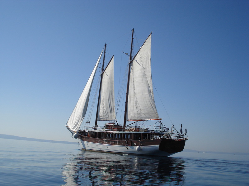 ROMANCA - Sailing.jpg