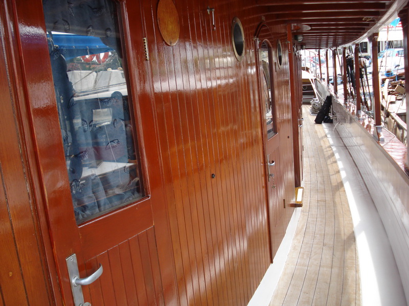ROMANCA - Side deck.jpg