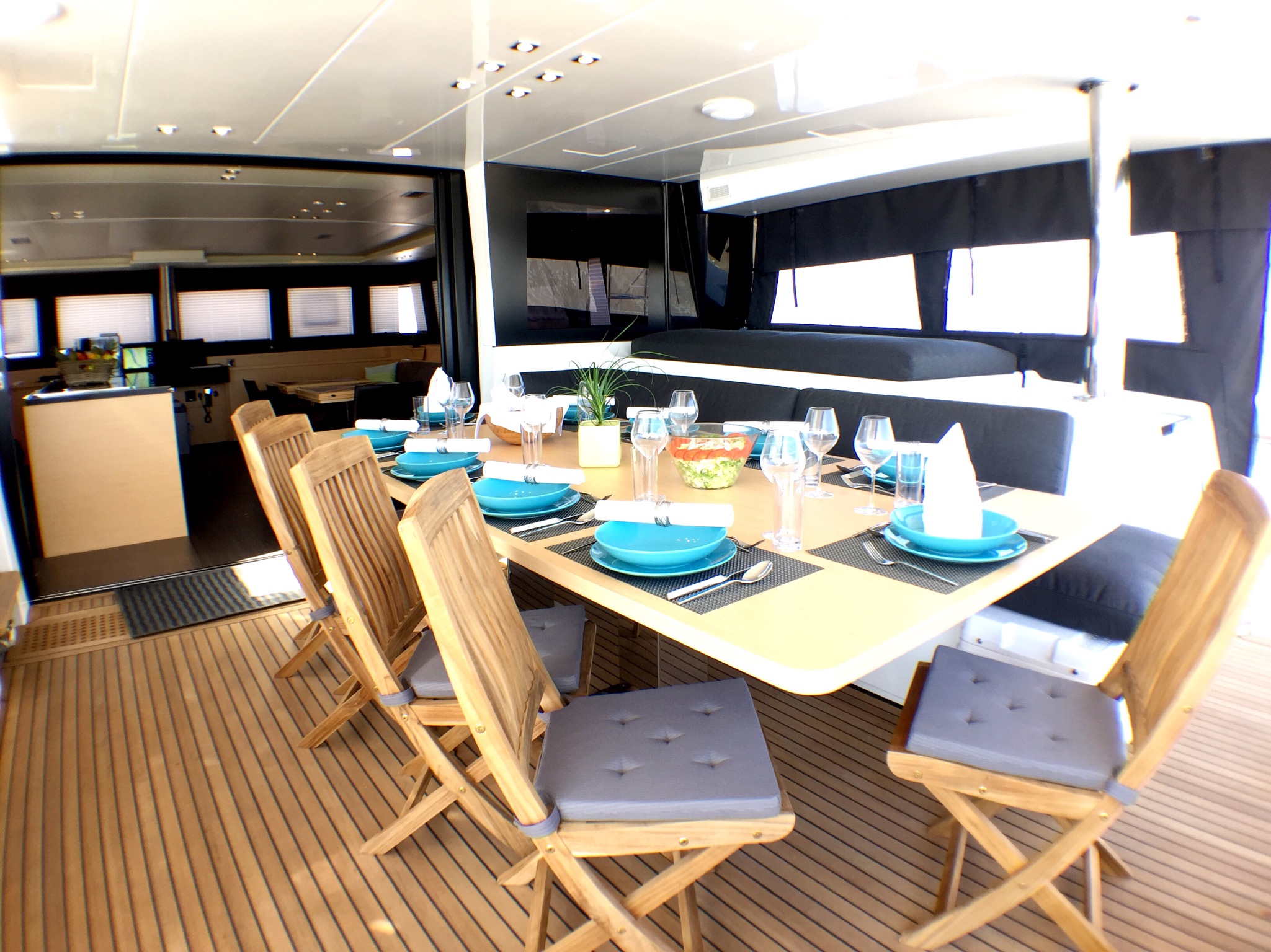 SEAHOME - Alfresco dining.jpg