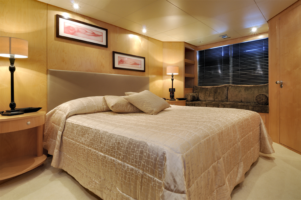 SL100 ARIA -  VIP Cabin.jpg