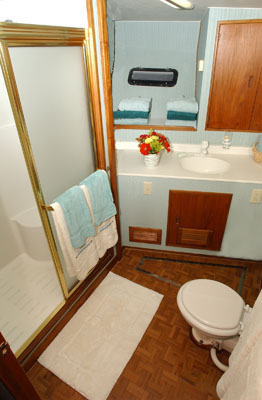 SUMDUM - En suite facilities.jpg