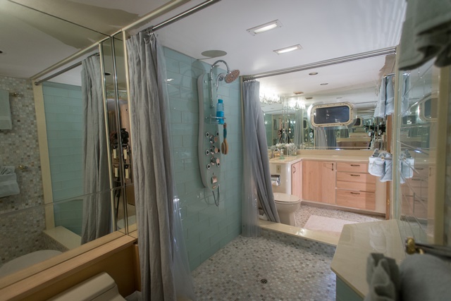 SUMMER SPLENDOR - Master ensuite.jpg