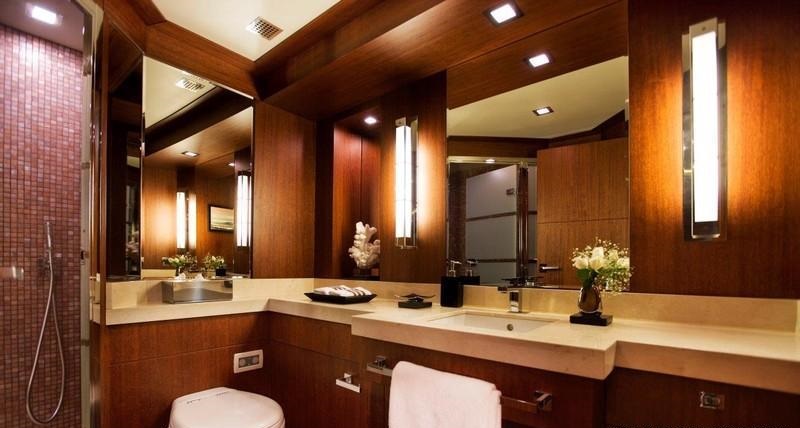 SUN KISS - Guest ensuite.jpg