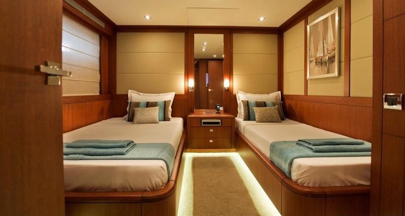 SUN KISS - Twin cabin 2.jpg