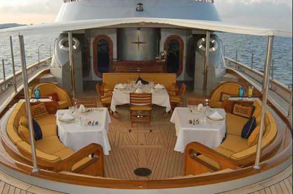 SY ANDROMEDA LA DEA - Aft deck dining 2.jpg